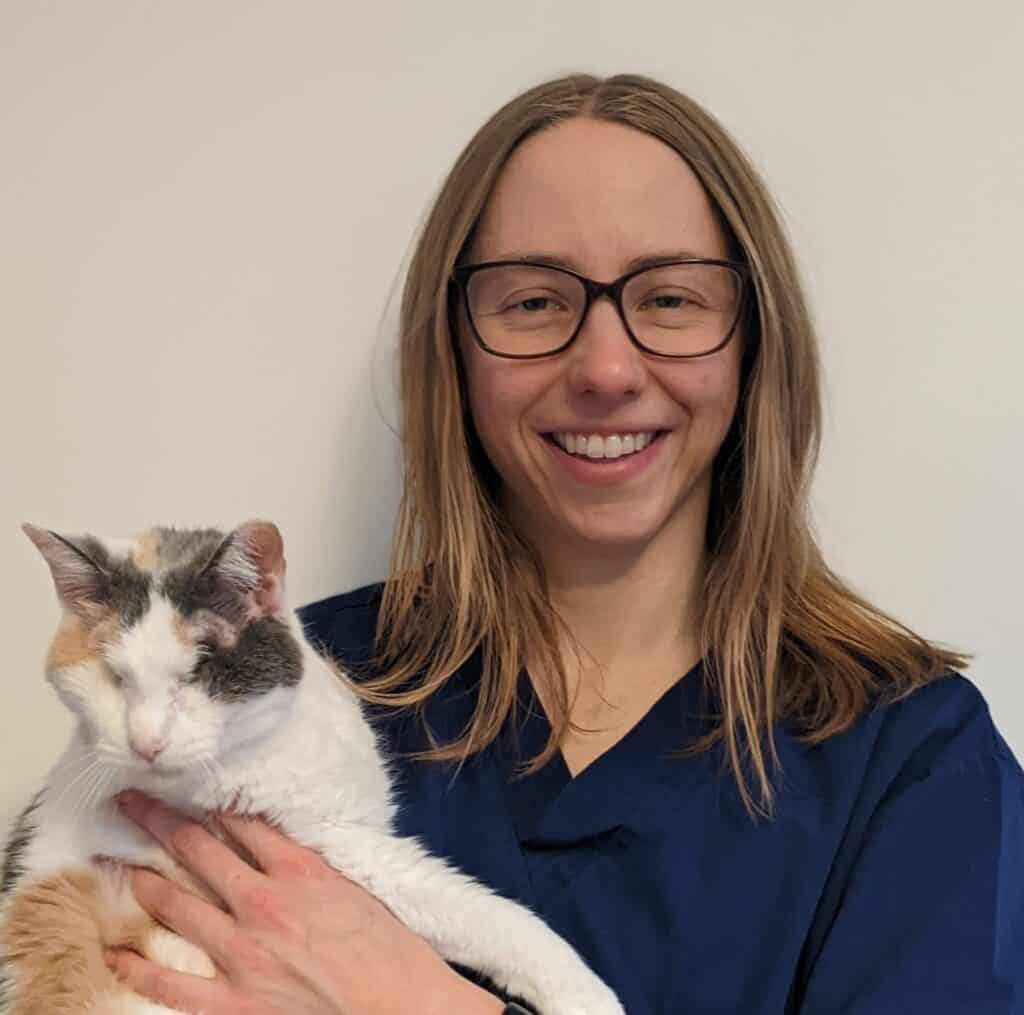 Jennifer mobile vet profile picture with cat